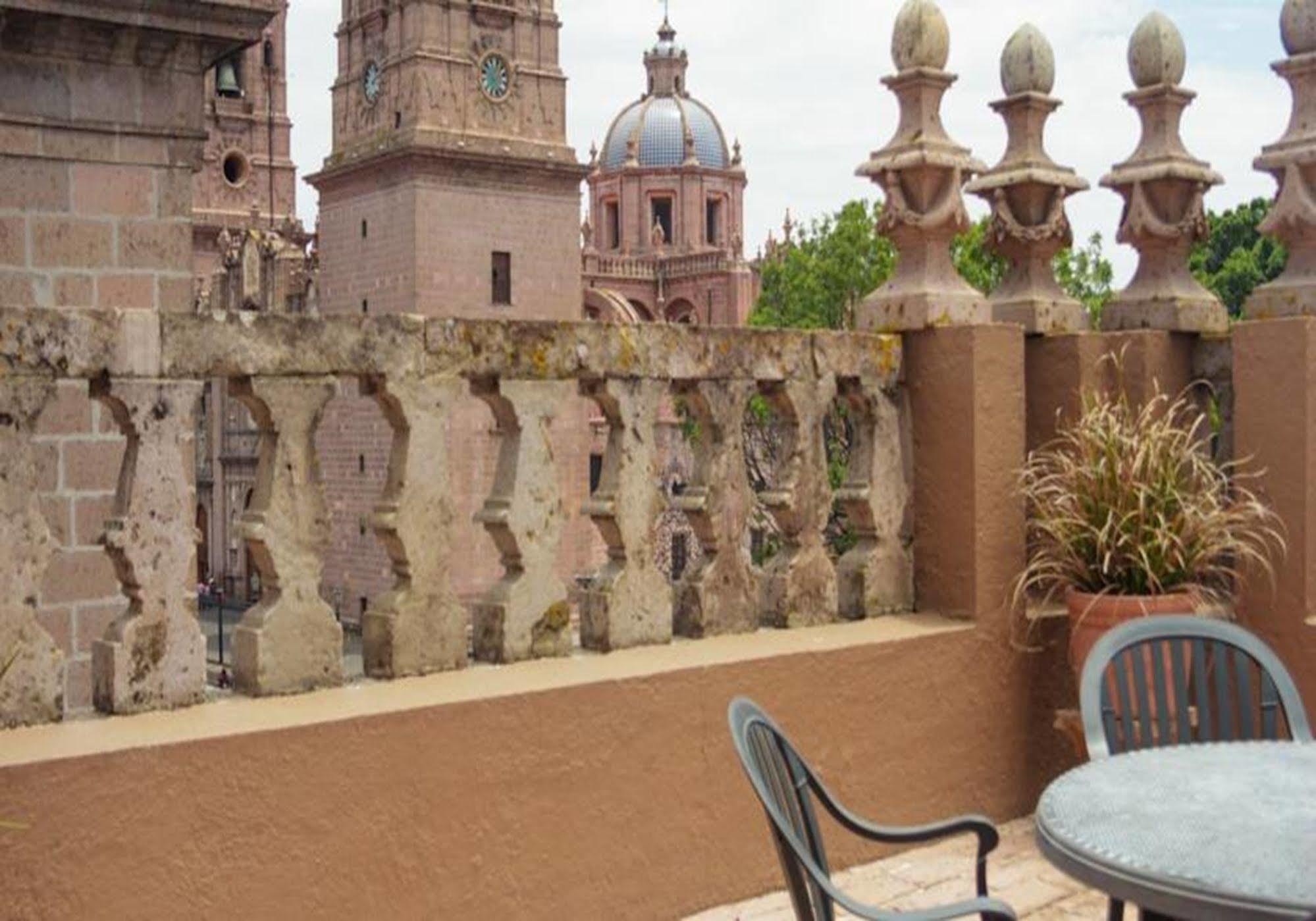 Mision Catedral Morelia Bagian luar foto